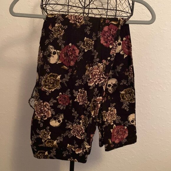 Torrid skull and rose women’s leggings size 2 - Picture 1 of 3